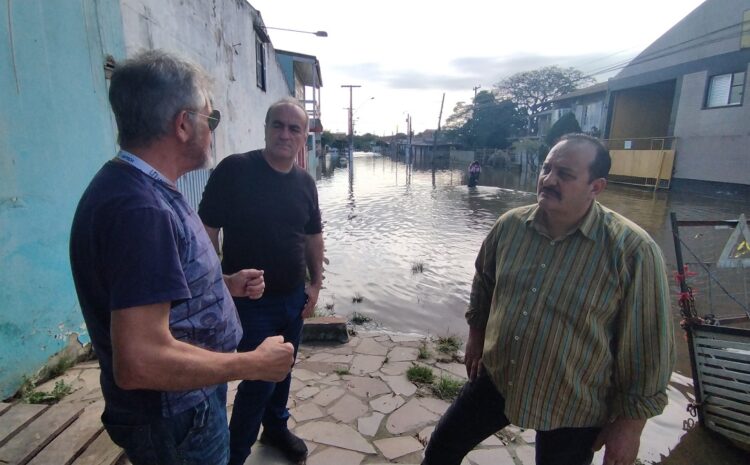  Rosseto, do SIMA, e o deputado federal Marcon levam apoio e solidariedade às comunidades atingidas pela inundação