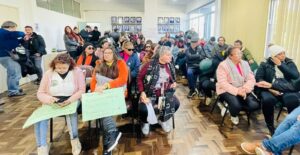 SIMA E PROFESSORES OCUPAM PREFEITURA